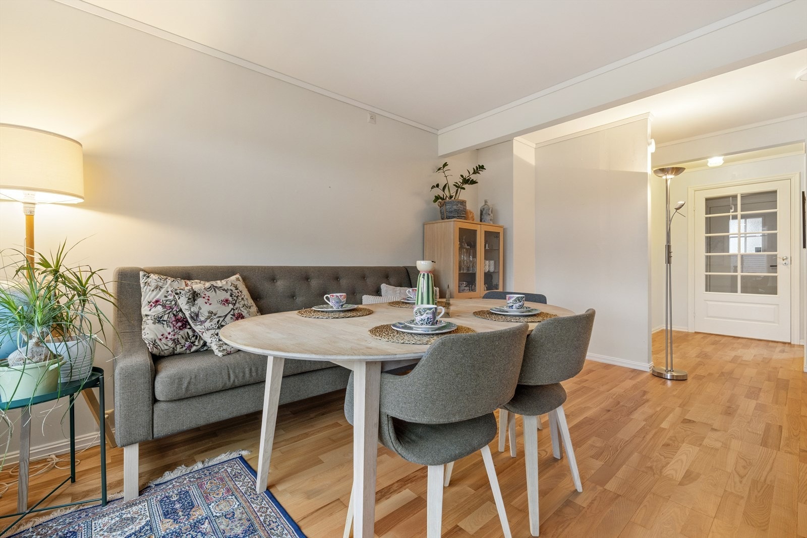 Rommet har en åpen og sosial utforming, som er perfekt for barnefamilier. Galleribilde