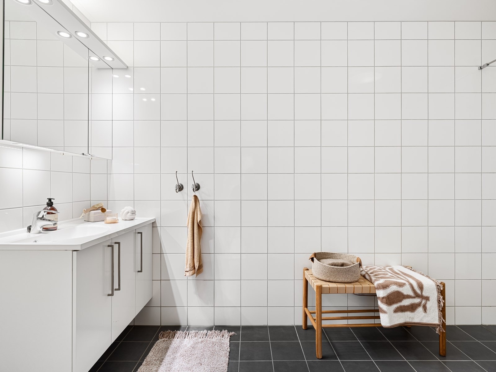 Opplegg for vaskemaskin og tørketrommel. Galleribilde