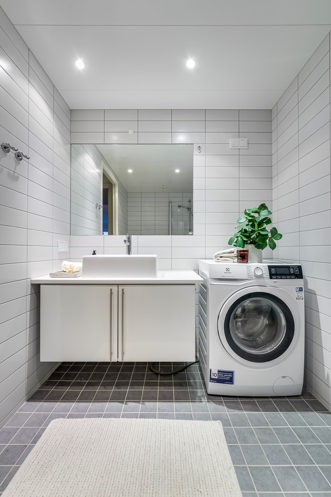 Opplegg for vaskemaskin og tørketrommel. Galleribilde