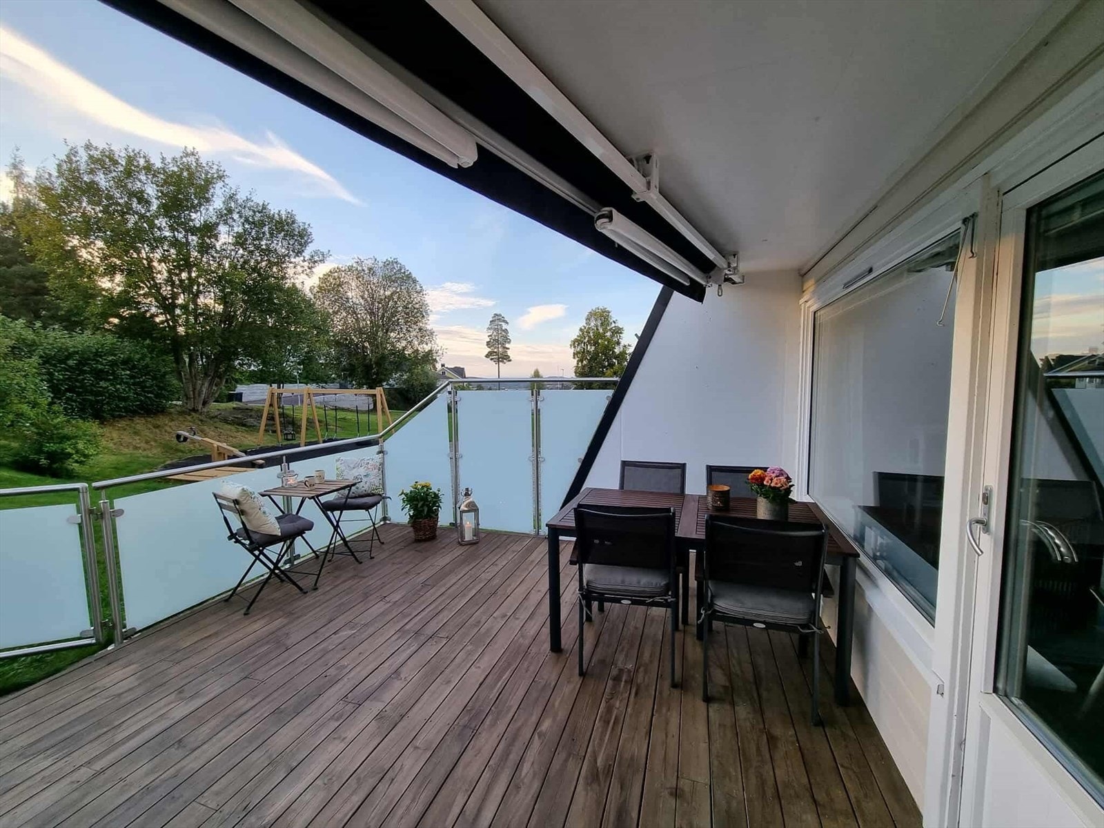 Lunt og koselig. Markise er god å ha på varme sommerdager Galleribilde