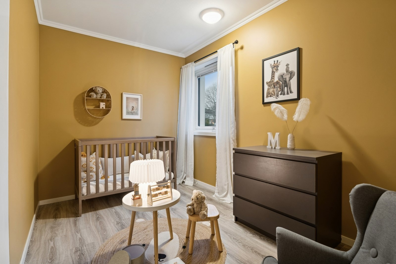 Soverom ll er malt i en lun, moderne tone Galleribilde