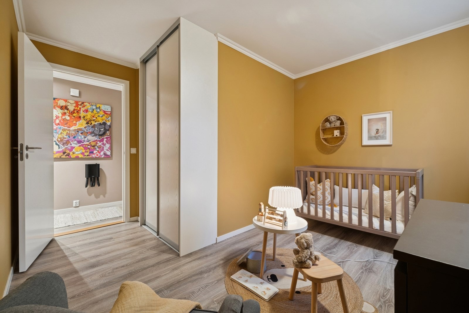 Soverom ll med innebygget skyvedørsgarderobe Galleribilde