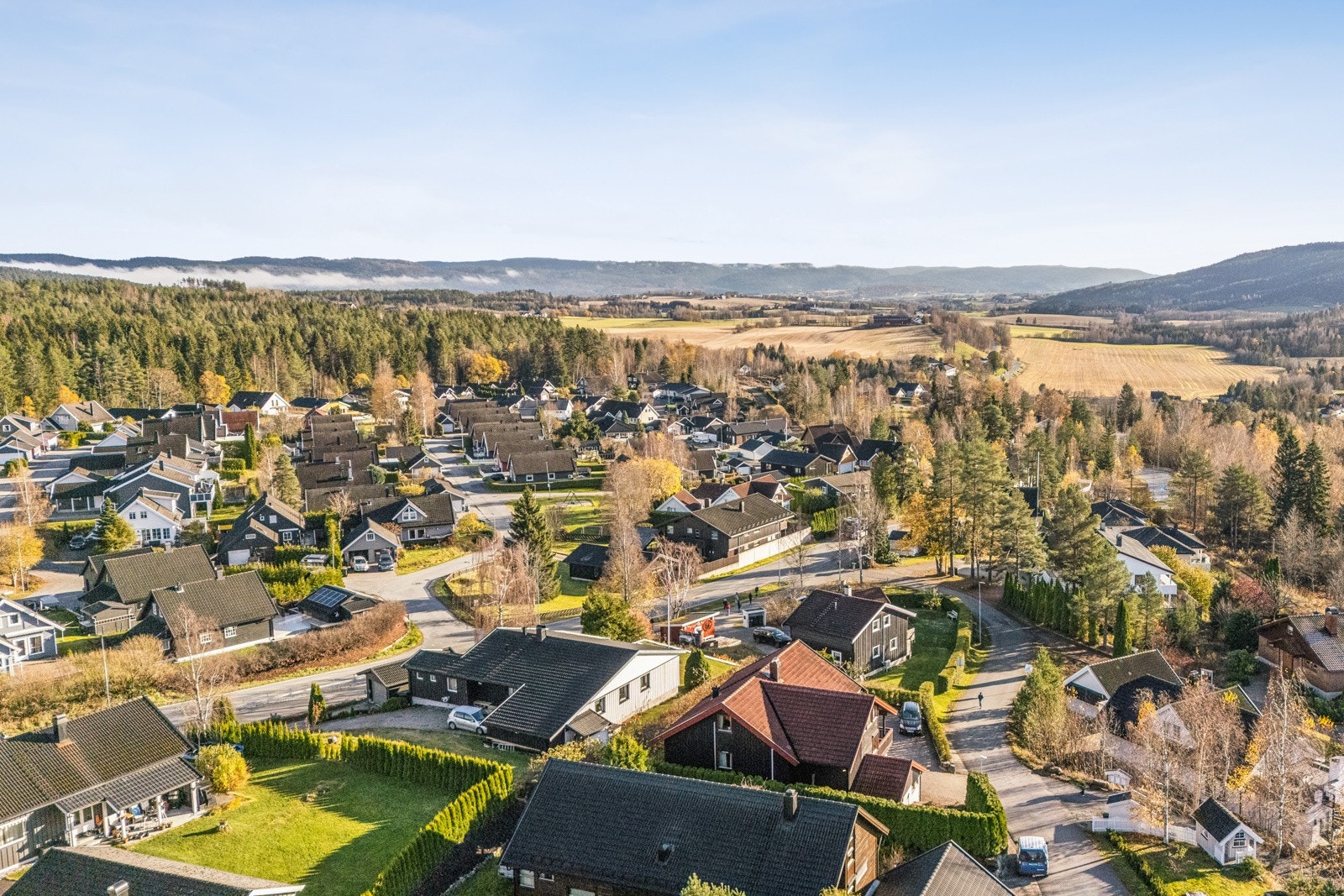 Boligen har umiddelbar nærhet til flotte turområder i flere retninger, blant annet Konnerudmarka, Risdalsåsen og Vestskauen. Galleribilde
