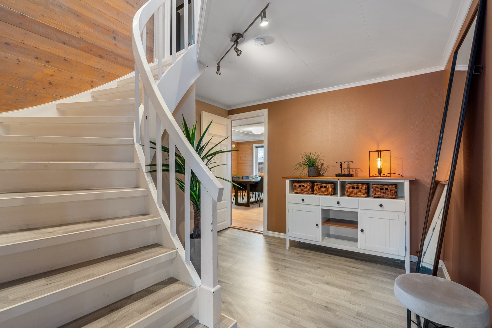 Muligheter for oppbevaring/møblement i gangen. Galleribilde