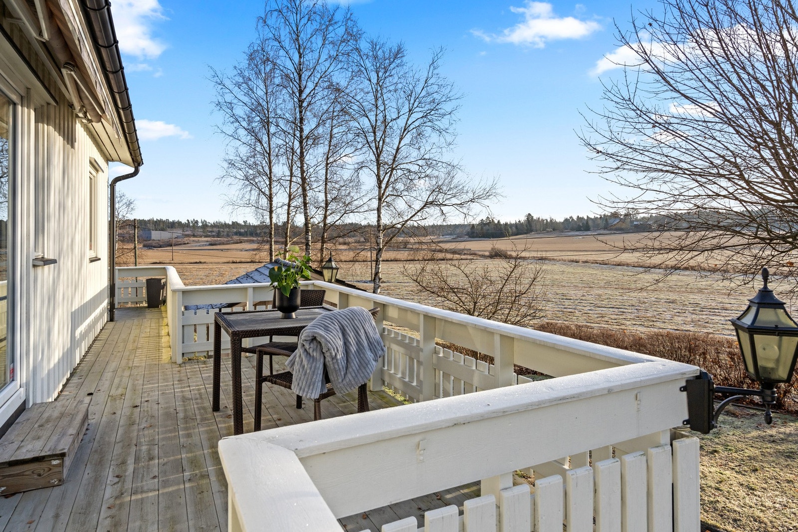 Dette er en eiendom som passer perfekt for deg som ønsker et fredelig bosted med nærhet til naturen, samtidig som du har gode rammer for et komfortabelt og praktisk hverdagsliv. Galleribilde