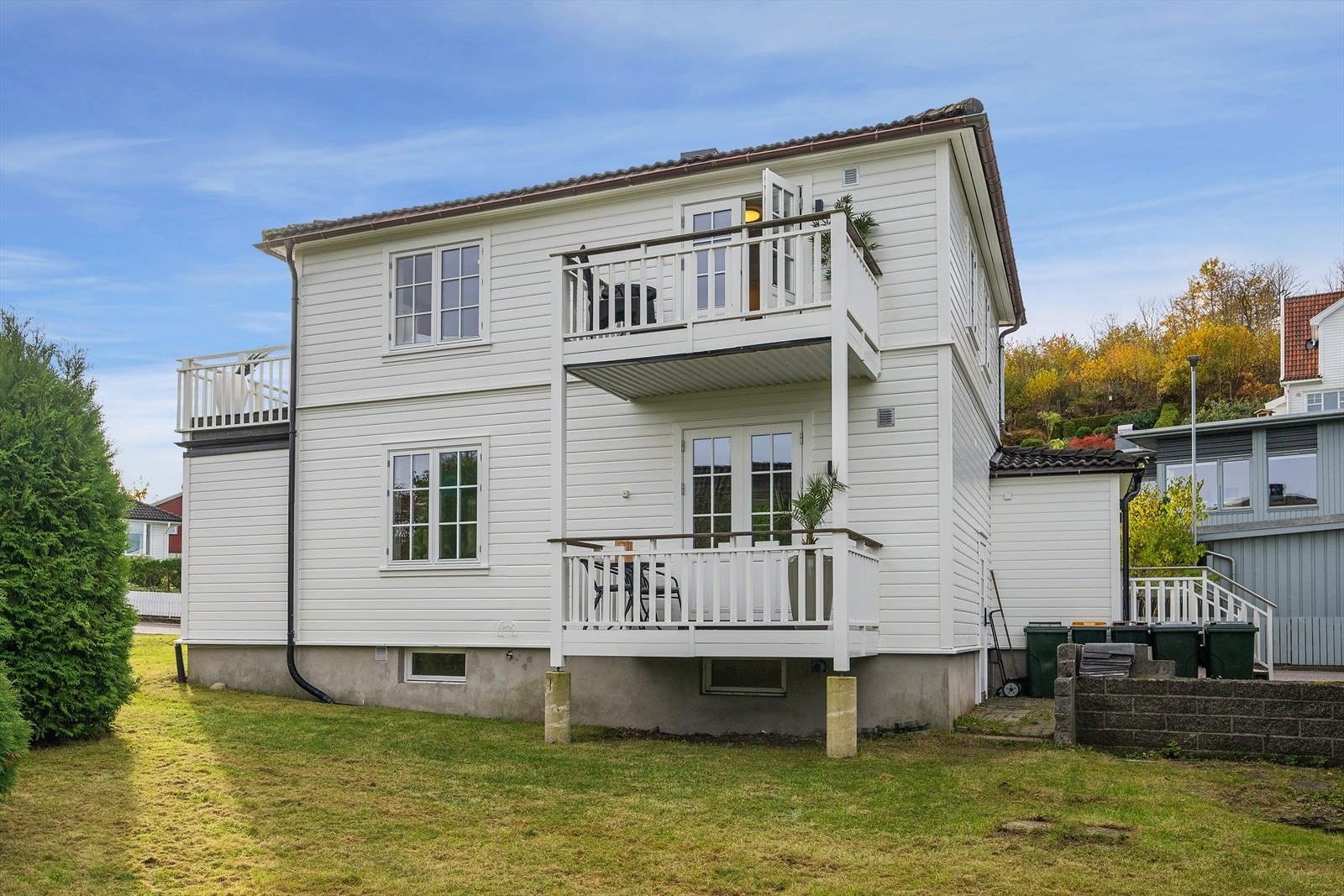 Sett fra felles hage. Galleribilde