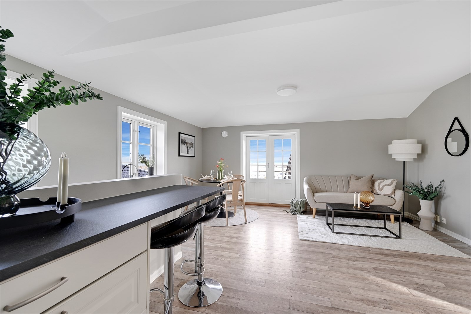 Lys og hyggelig stue. Galleribilde