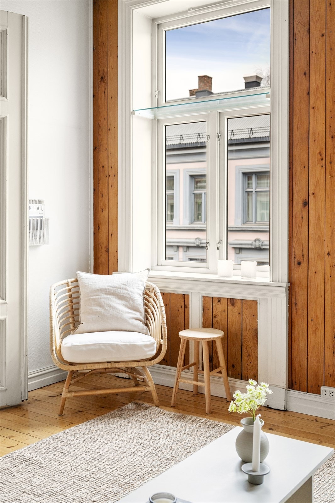 Mye lys og sol i bygårdens fjerde etasje. Galleribilde