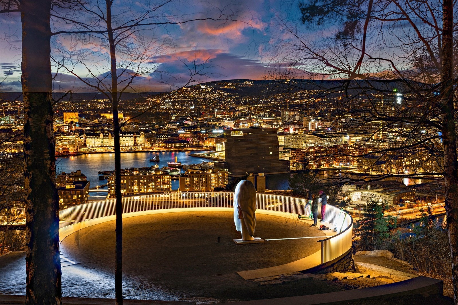 Turmuligheter på Ekeberg: Her er det kilometerlange turløyper både på sommer- og vinterstid, Ekebergsletta med dyrepark og Norway Cup og Ekebergrestauranten med byens beste utsikt er bare noen av tilbudene! Galleribilde