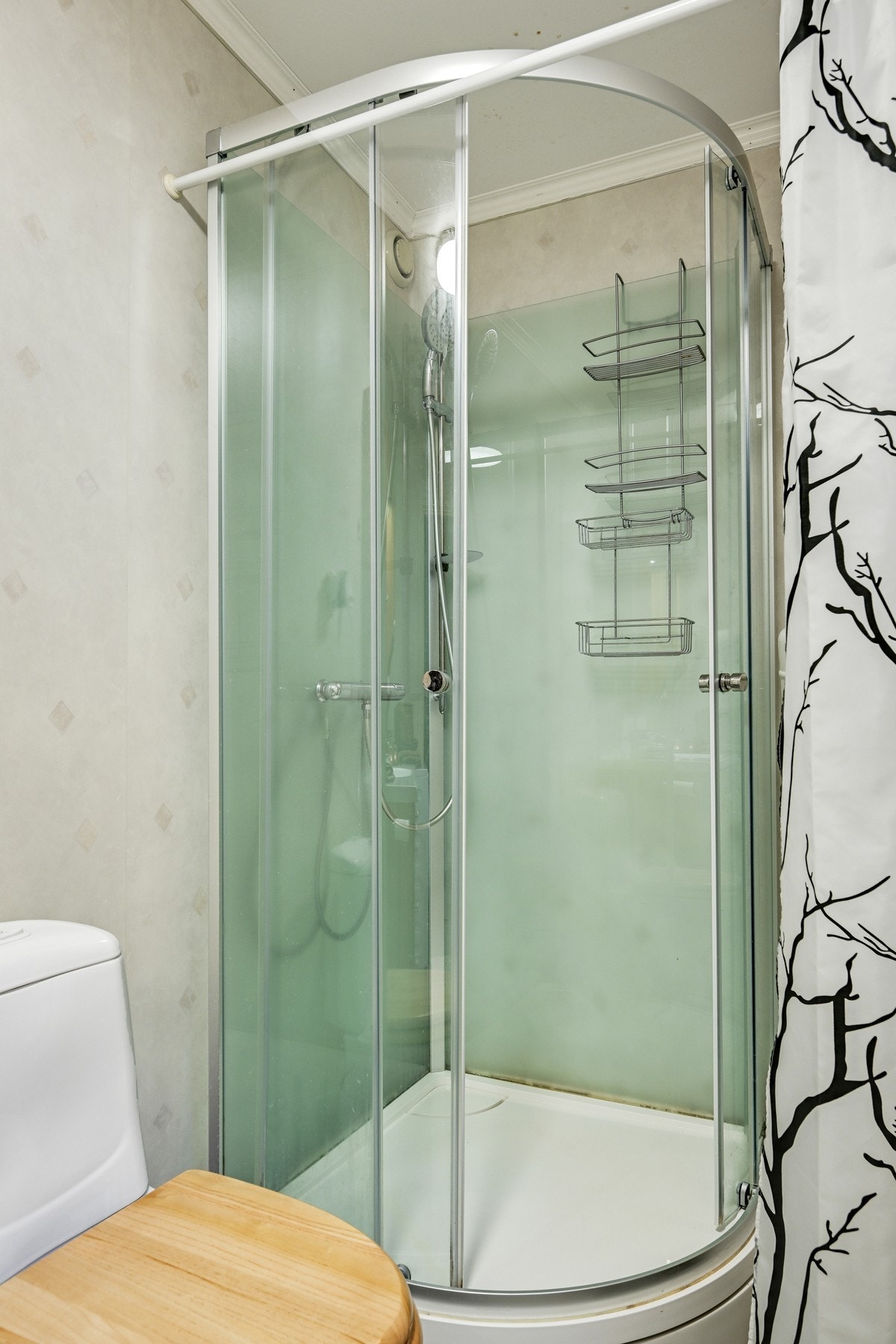 Dusjkabinett på badet. Galleribilde