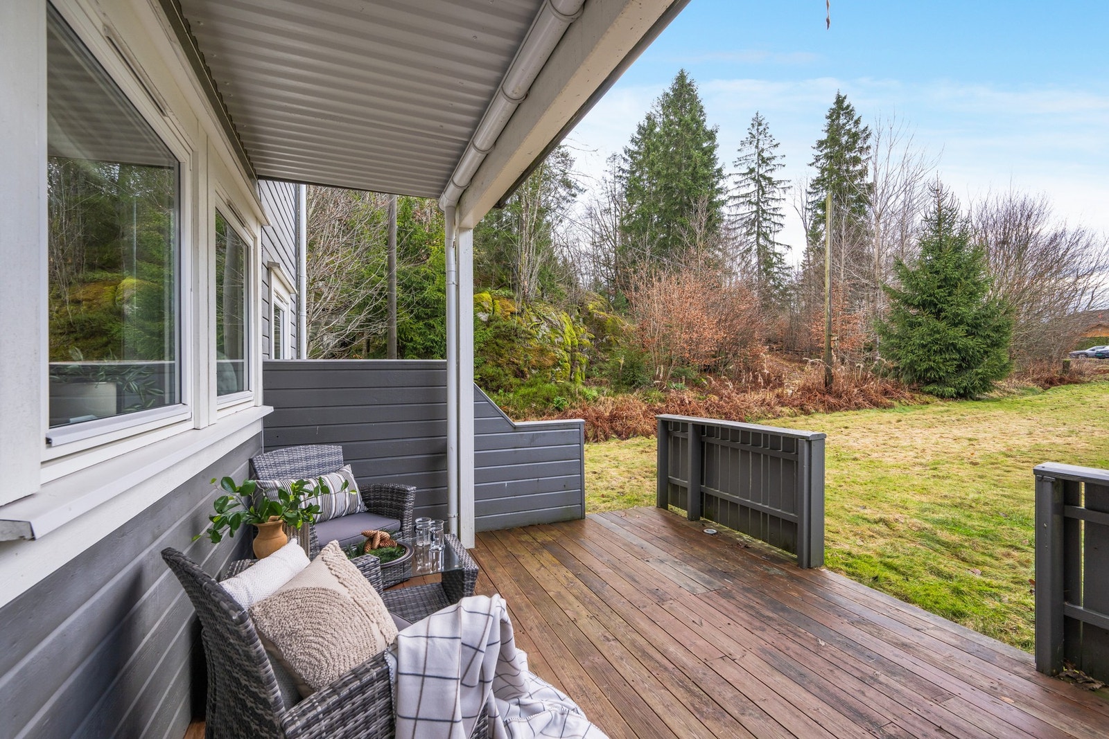 Leiligheten ligger i et trivelig borettslag på Nykirke med kort vei til skogen og fine turområder. Galleribilde