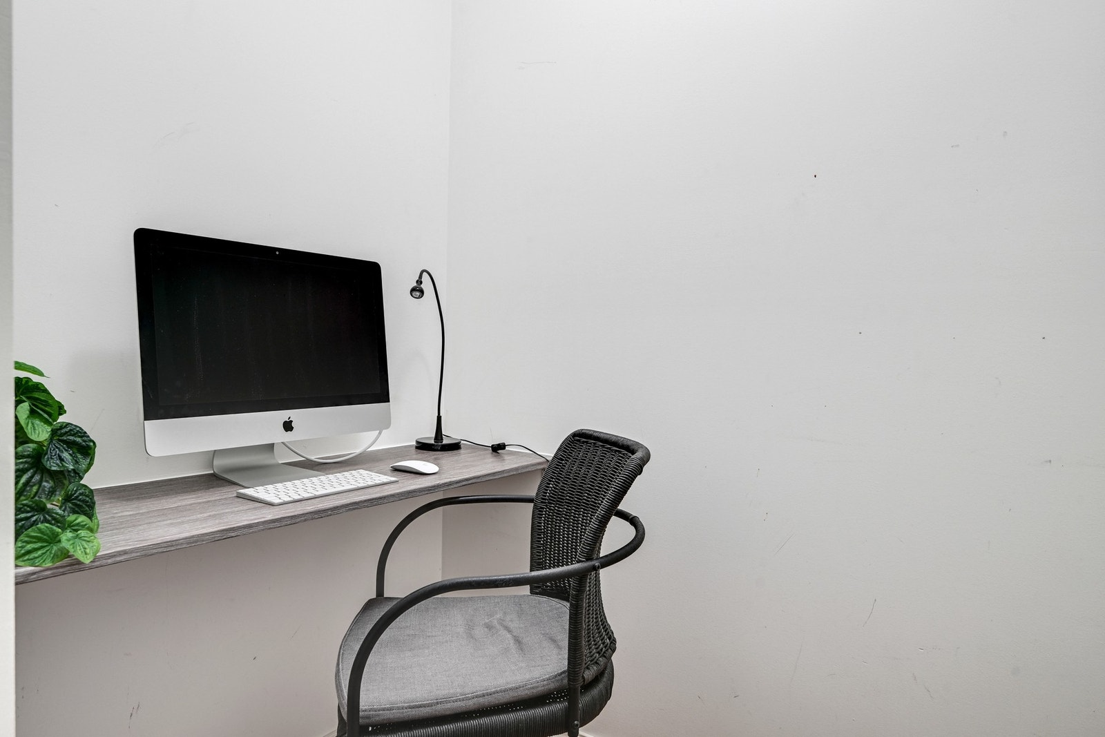 Det er egen bod inne i leiligheten (benyttes i dag som kontor - ikke omsøkt/bruksendret) Galleribilde