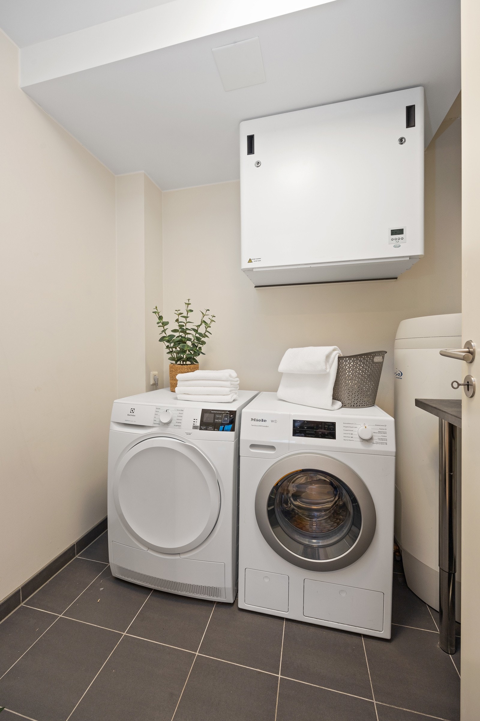 Praktisk vaskerom i 1.etasje Galleribilde