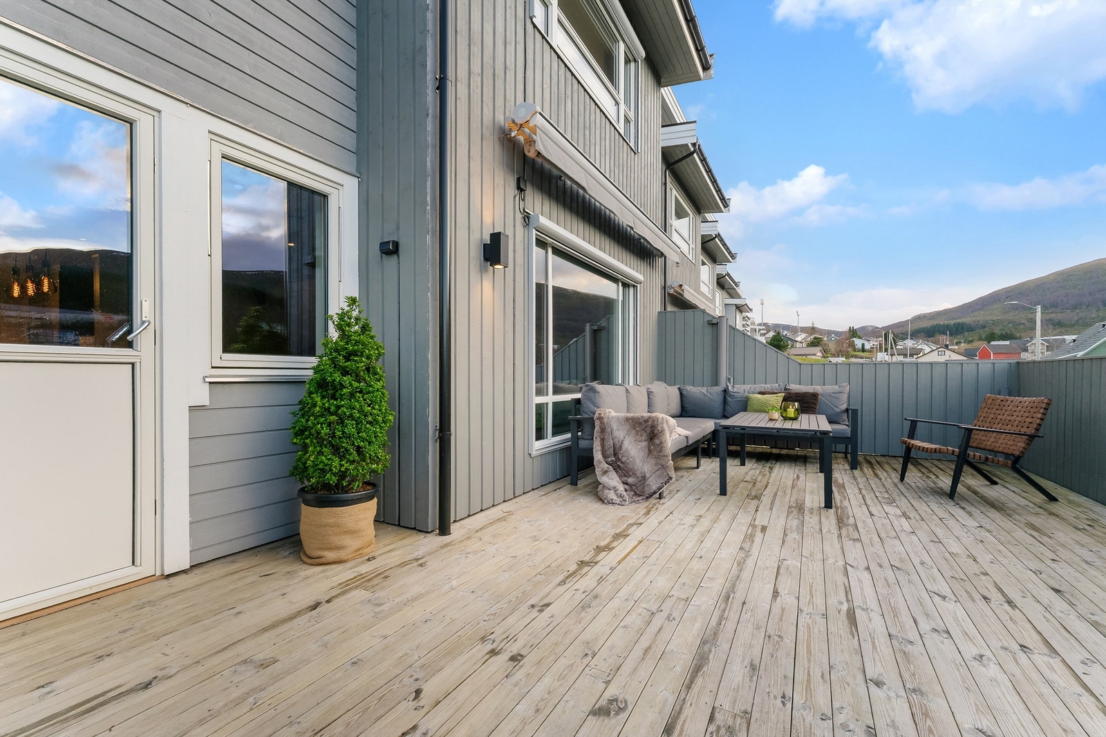 Stor terrasse med fine solforhold. Galleribilde