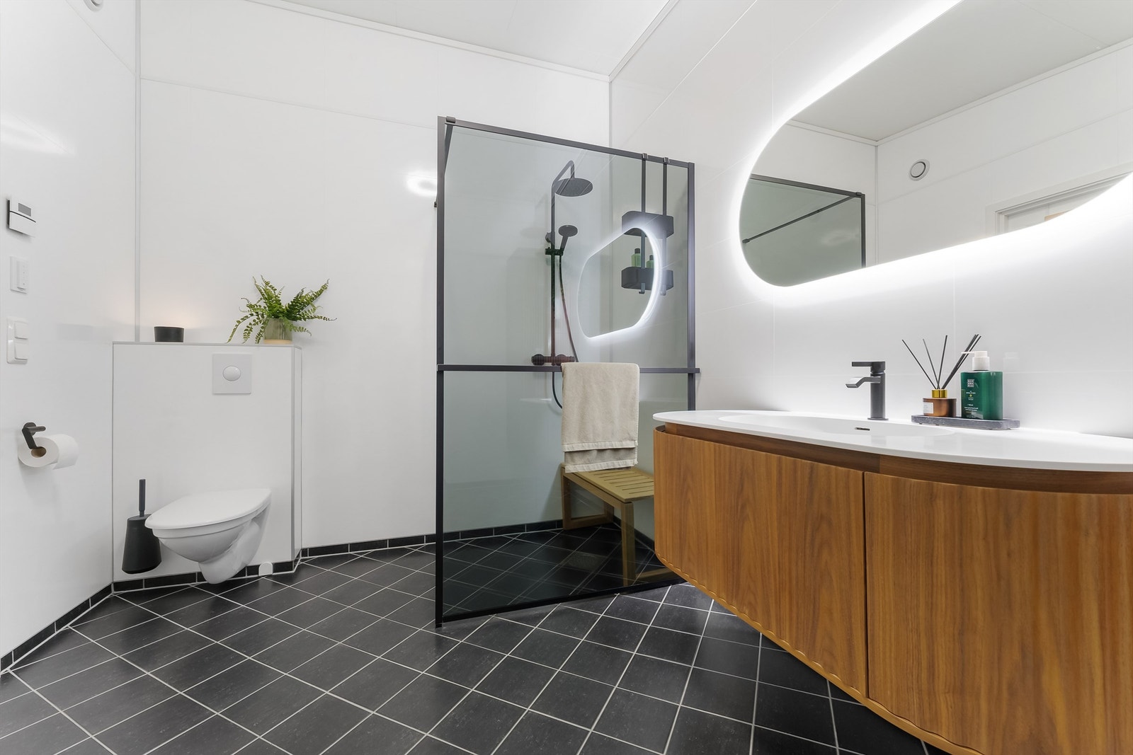 Bad. Her er det også opplegg for vaskemaskin. Galleribilde