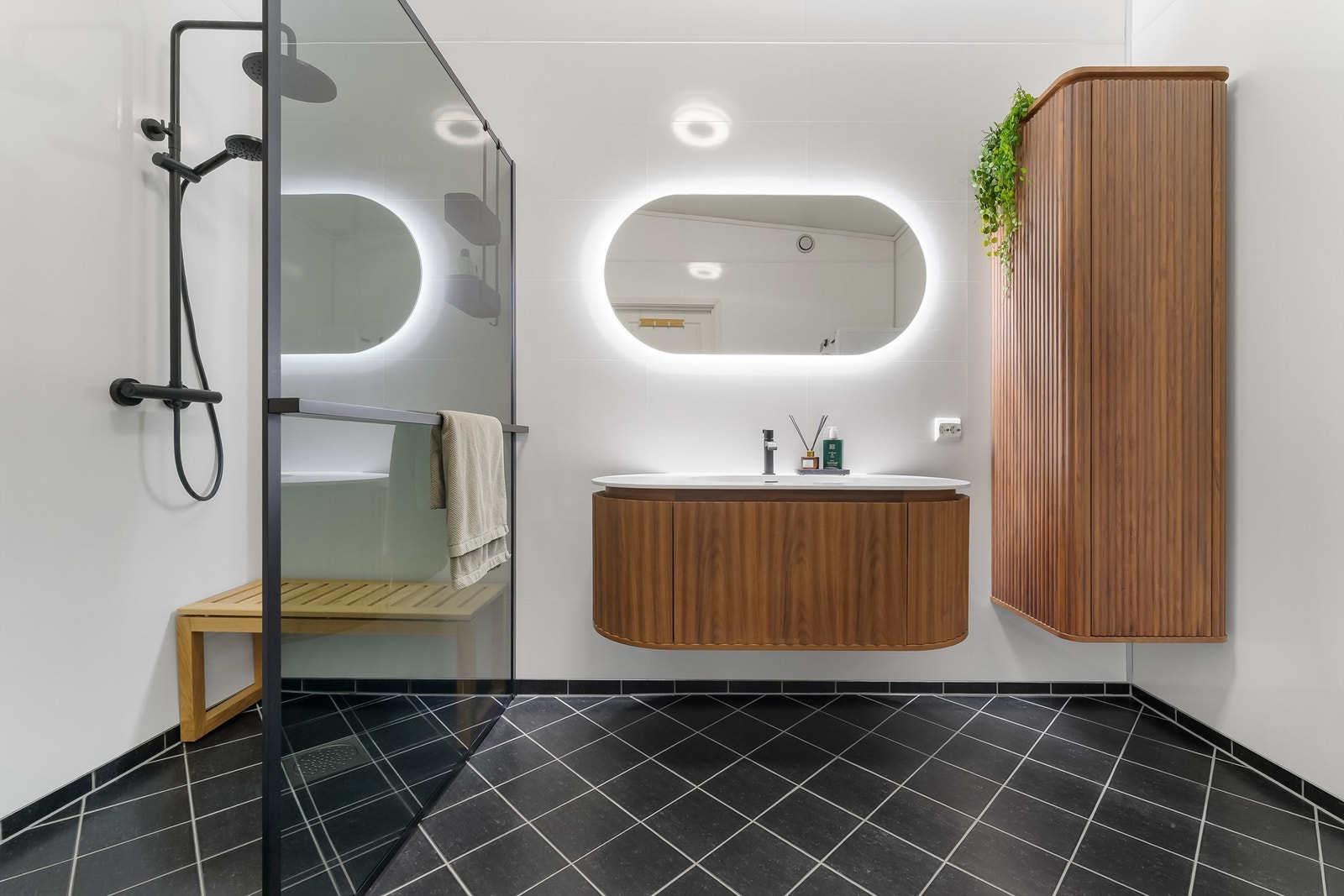 Lekkert bad i 2. etasje. Galleribilde