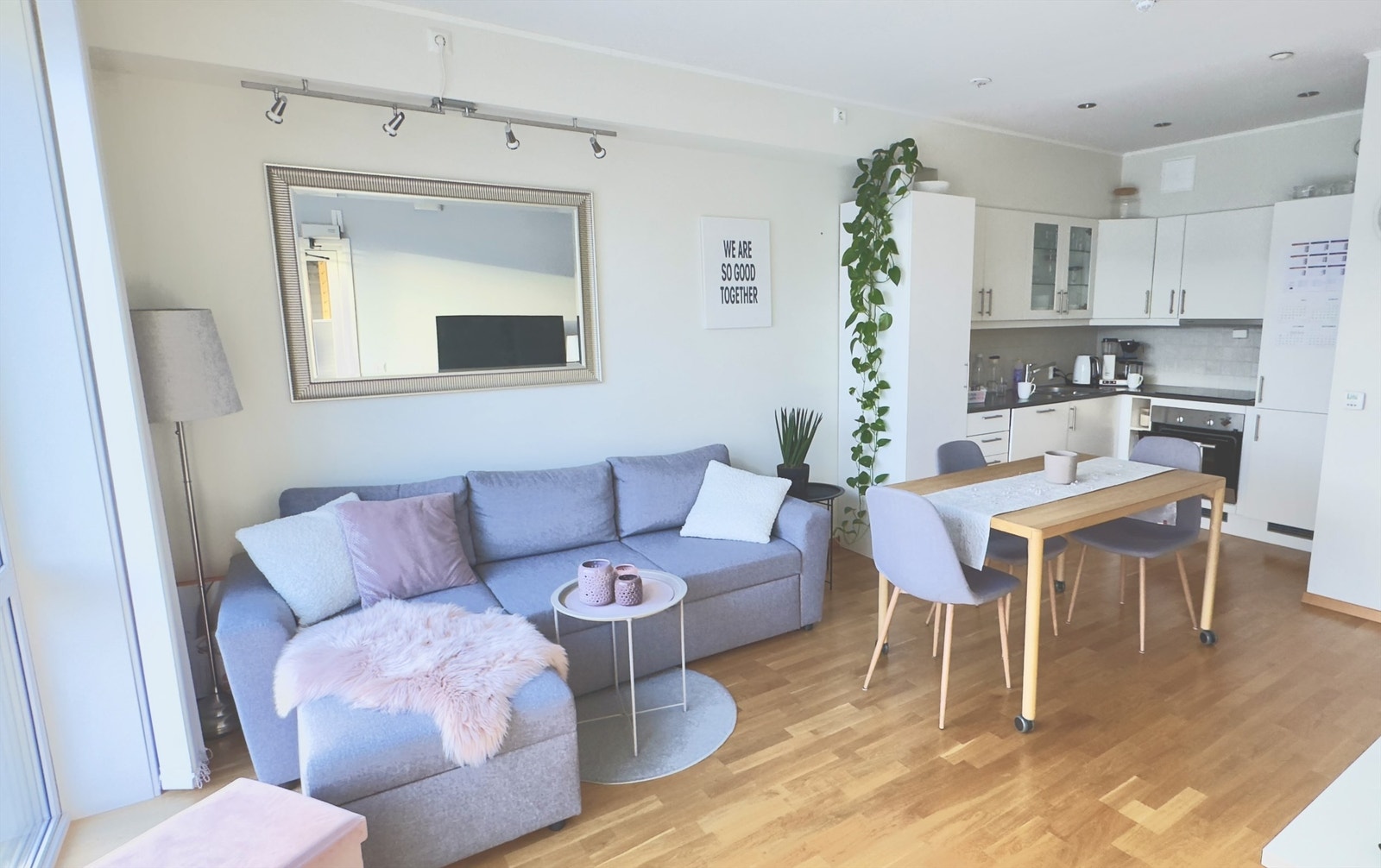 Lys, fin og moderne leilighet. Galleribilde