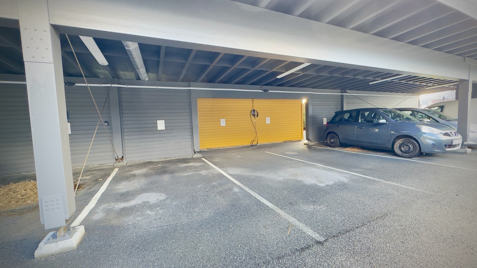 Parkering i felles carportanlegg. Galleribilde