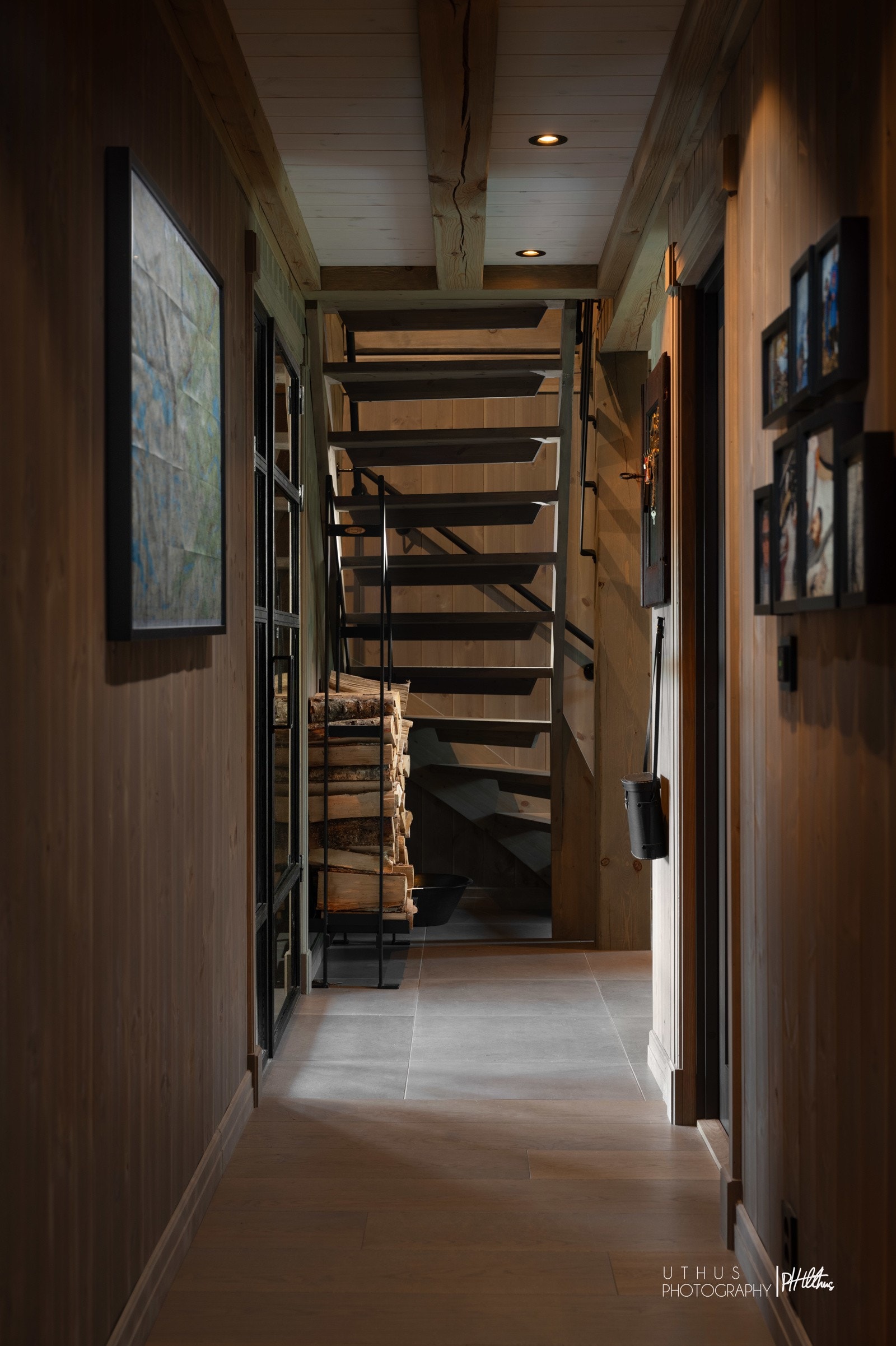 Gang og trapp opp til hemsen Galleribilde