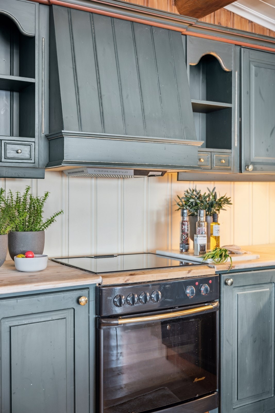 Kjøkkenventilator med kullfilter. Galleribilde