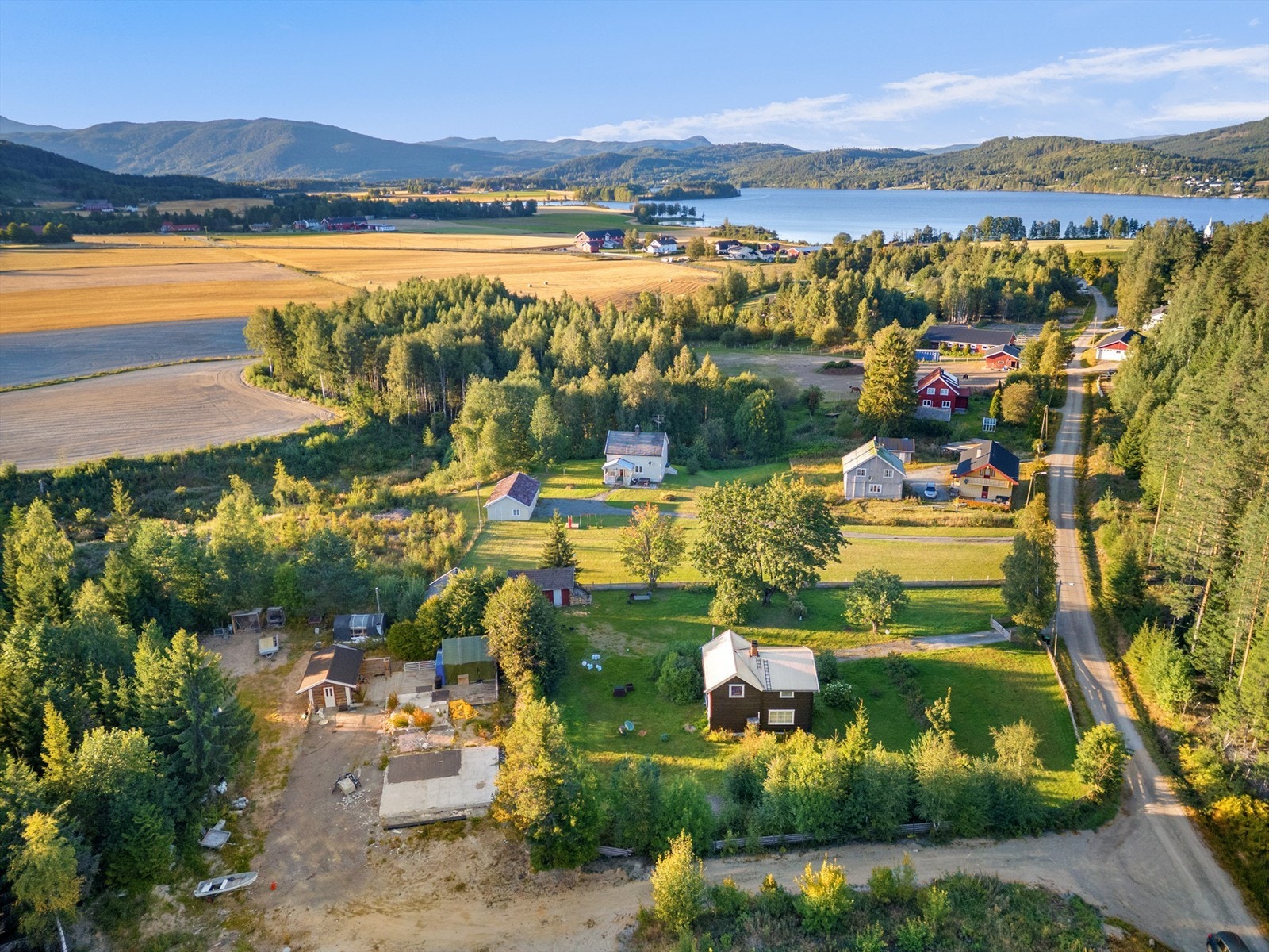 Stille og rolig boligfelt som er omkranset av skogsarealer samt landbruksarealer. Foto: Ole Thorgeir Solheim Thoresen Galleribilde