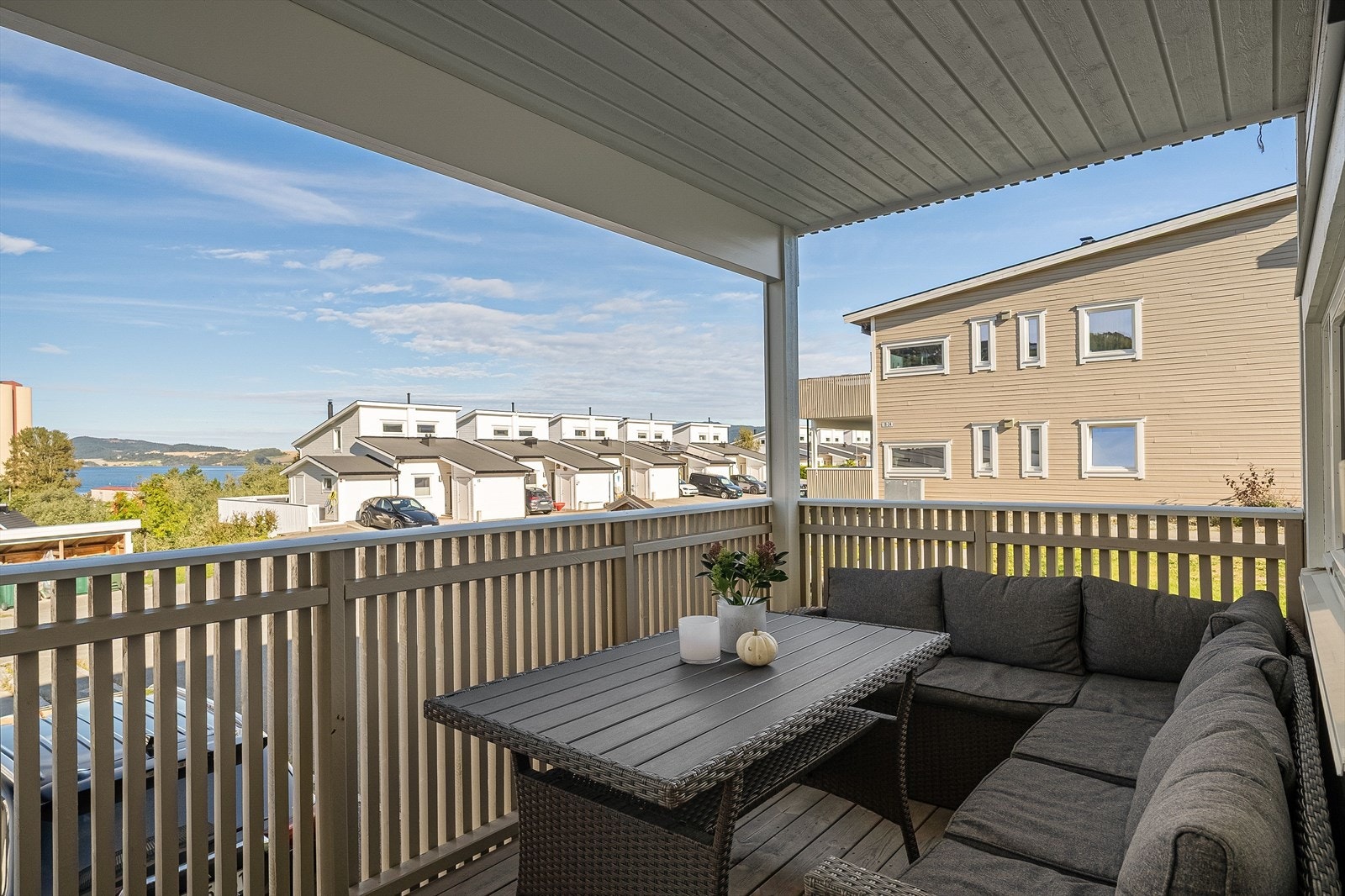 Sol fra tidlig på ettermiddagen til seint på kvelden. Galleribilde