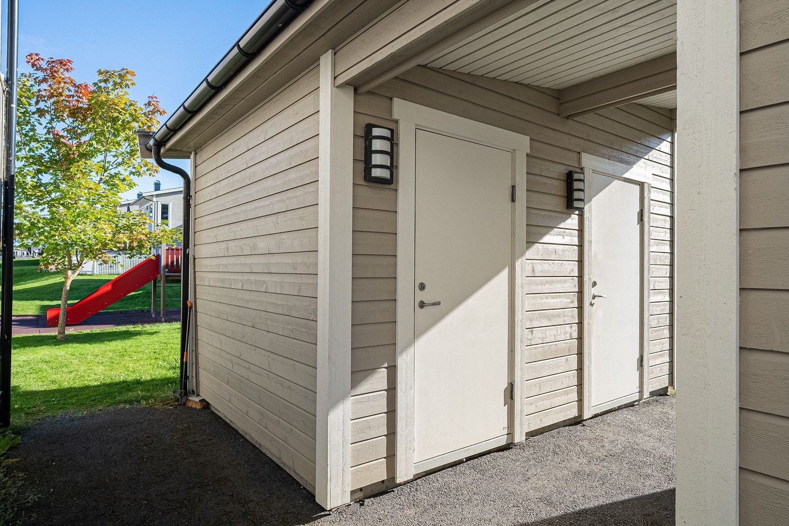 Leiligheten har også gode lagringsmuligheter, med blant annet disponibel utebod på ca. 5 kvm. Galleribilde