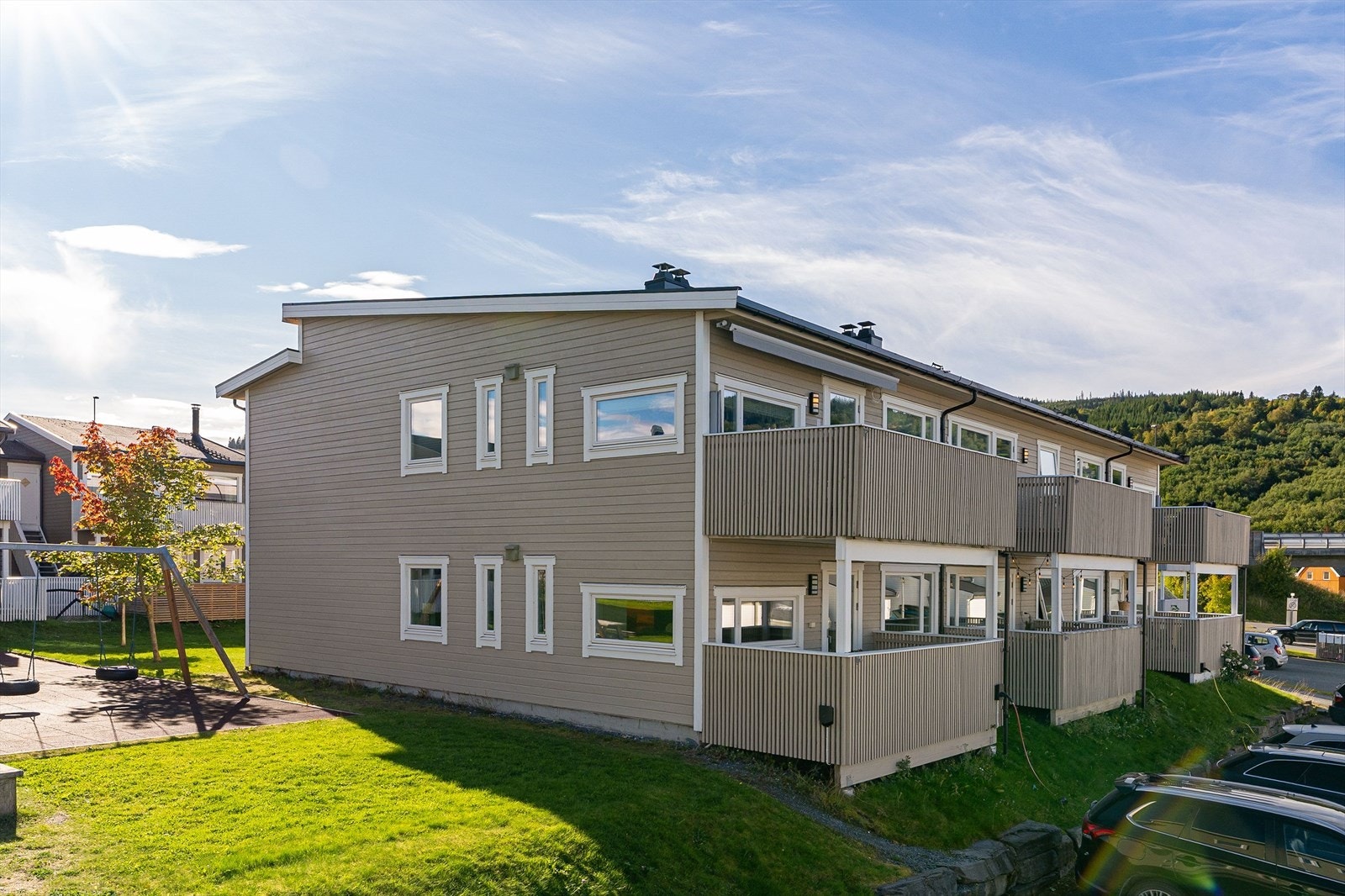 Leiligheten ligger sentralt til i Buvika, i et barnevennlig område nært det meste. Galleribilde