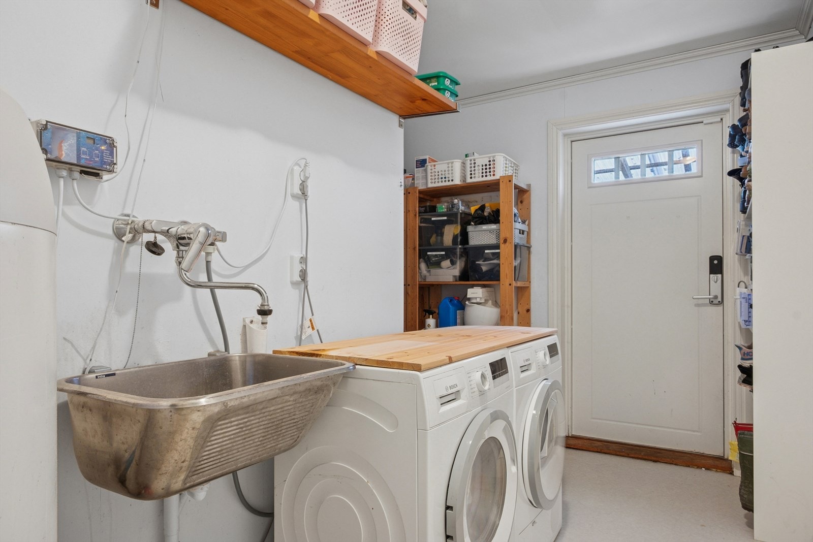 Vaskerommet fra 2007 ligger praktisk til ved siden av entréen. Galleribilde