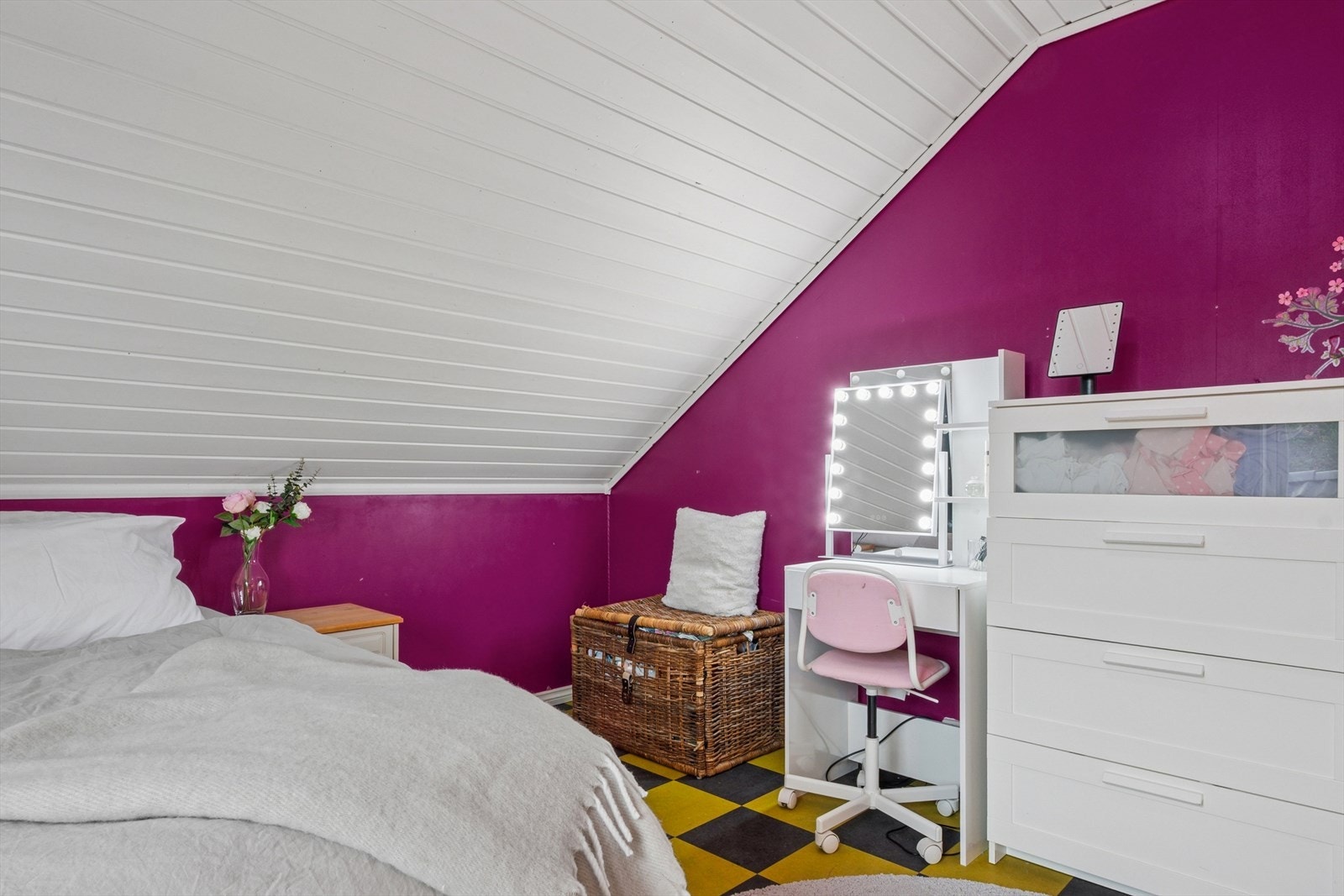 Romslig soverom. Galleribilde