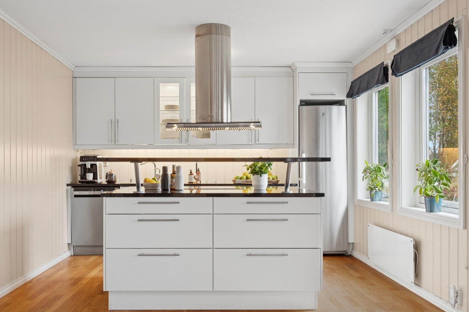 Kjøkkeninnredningen er fra byggeåret og levert av Norema. Galleribilde