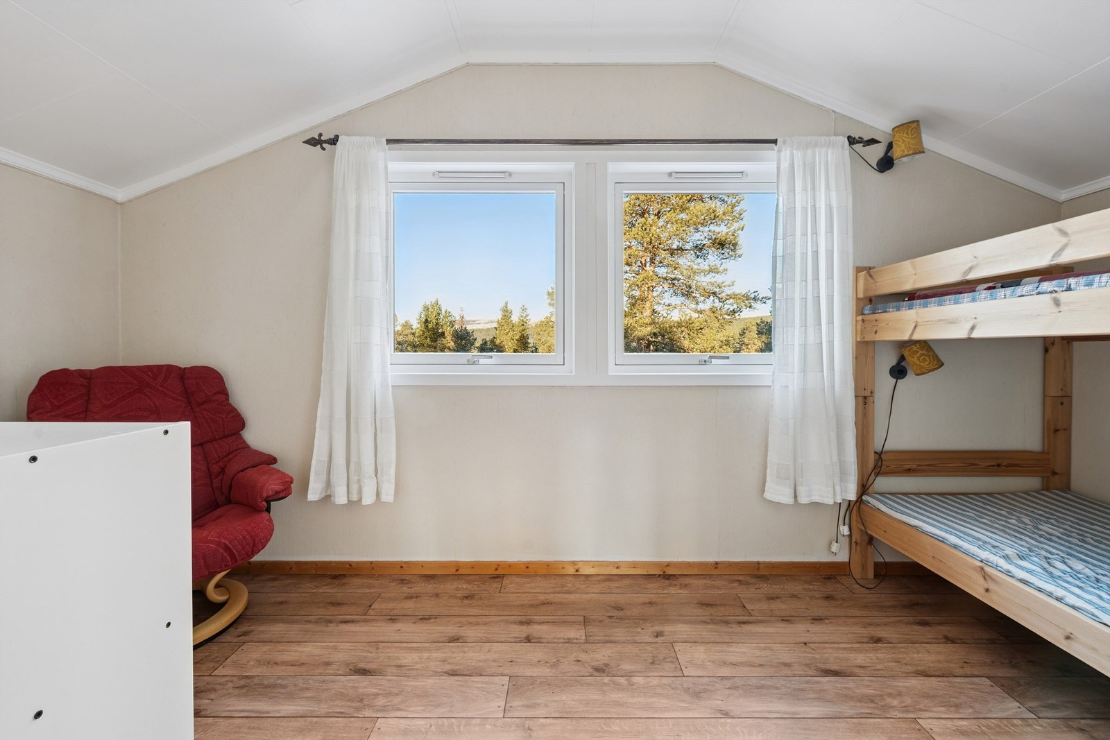 Soverom i andre etasje med plass til køyeseng. Galleribilde