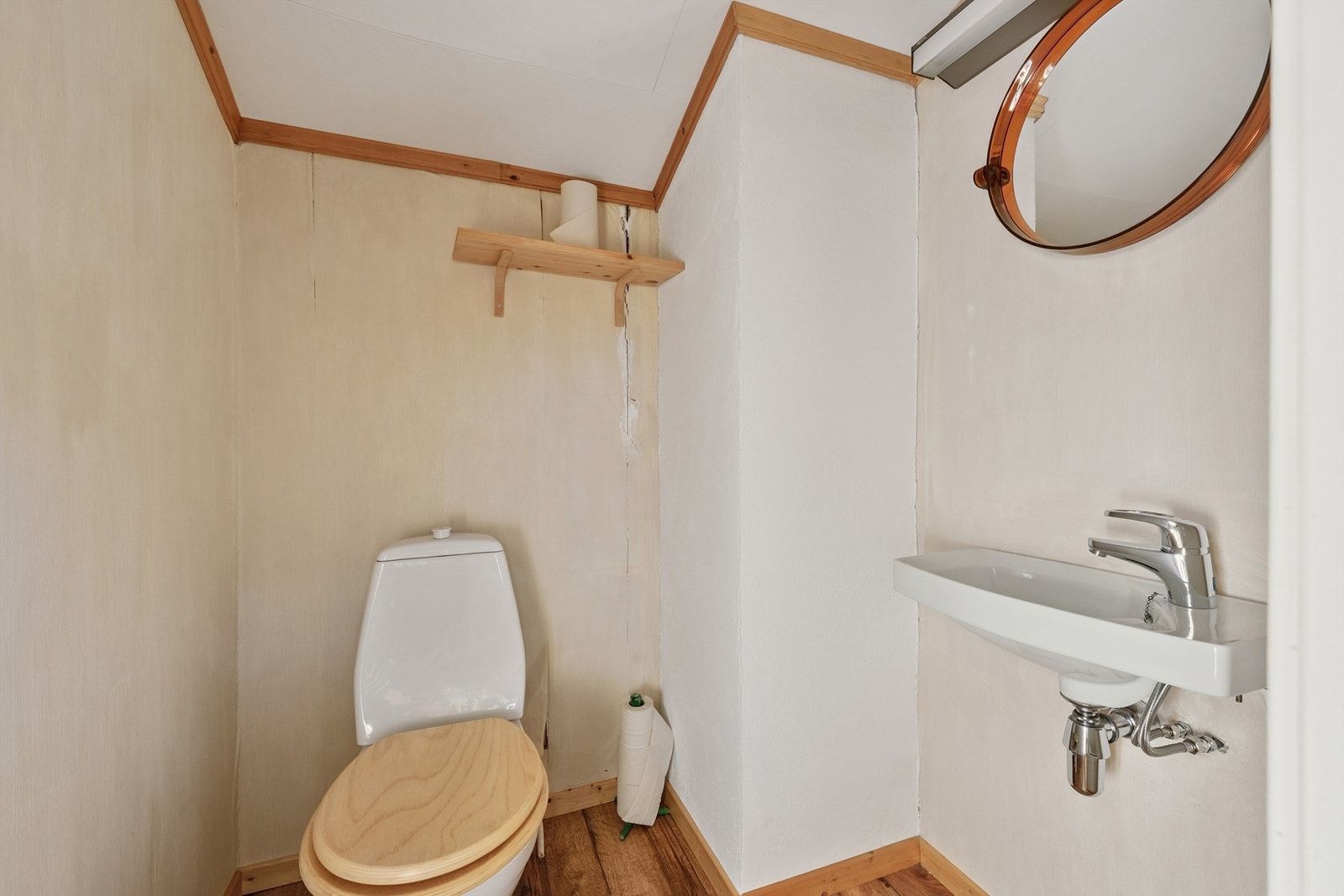 Praktisk, separat toalettrom i andre etasje. Galleribilde