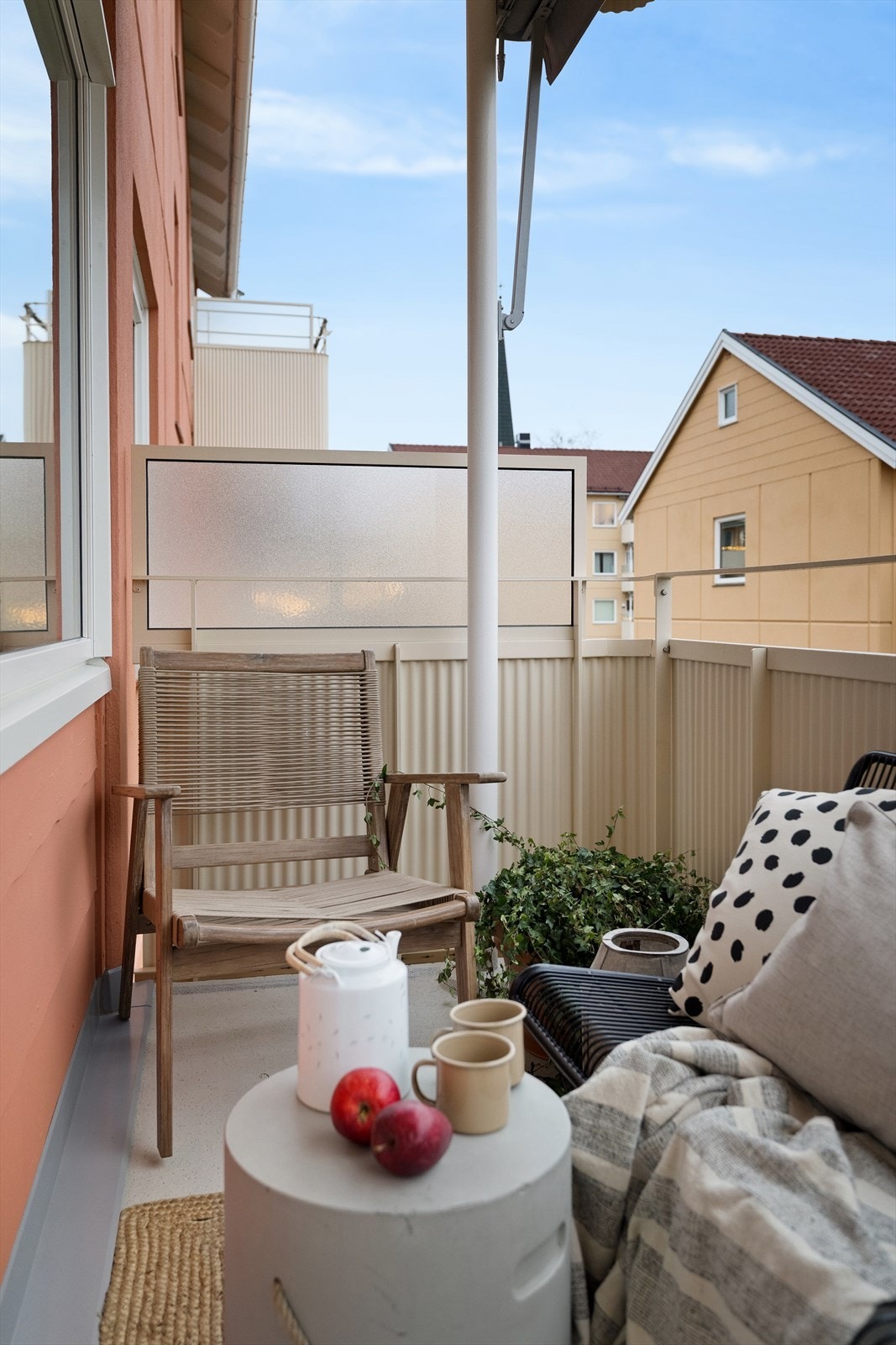 Et herlig uterom hvor en kan nyte fine dager, så vel som flotte kvelder Galleribilde