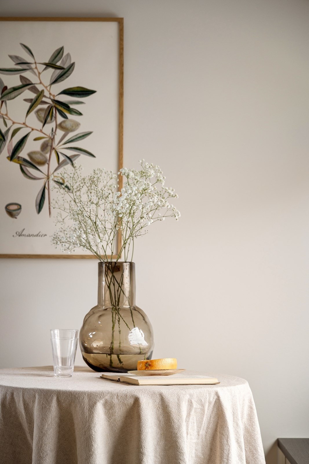 De generøse vindusflatene slipper inn godt med lys og skaper en hyggelig atmosfære. Galleribilde