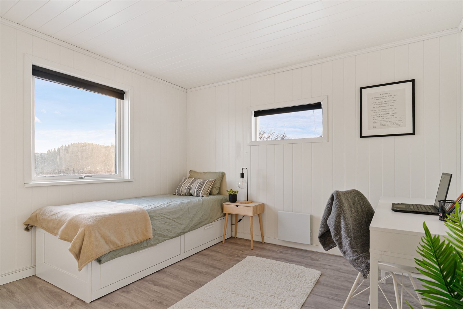 Planløsningen gir en naturlig og familievennlig inndeling mellom private rom og fellesarealer. Galleribilde