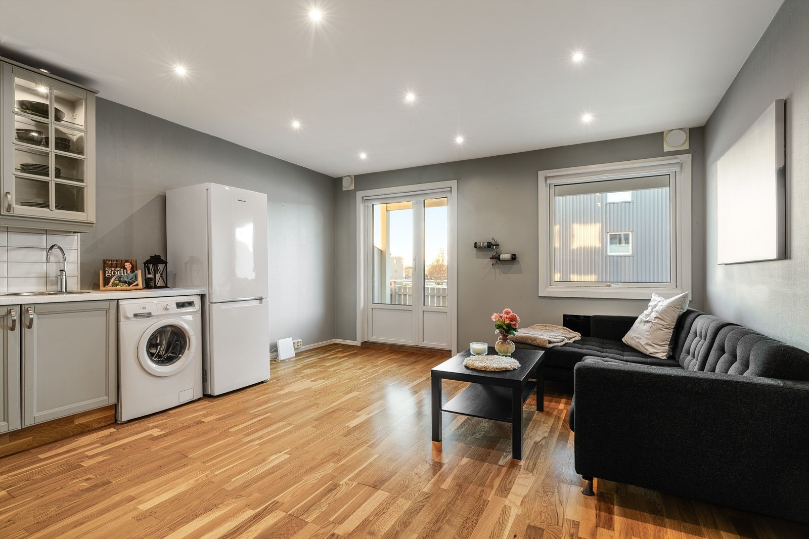 Dette er en praktisk og penandelsleilighet med fin beliggenhet i 2. etasje uten sjenerende innsyn. Galleribilde