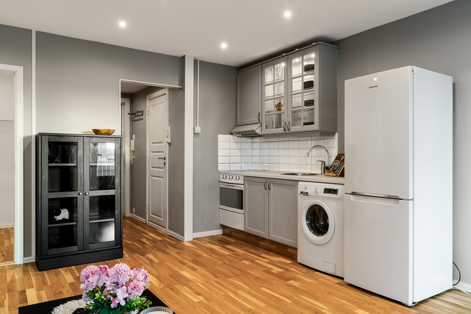 Fellesutgiftene inkluderer kommunale avgifter, bredbånd, kabel-tv, renhold av fellesarealer, drift, avdrag og renter. Galleribilde