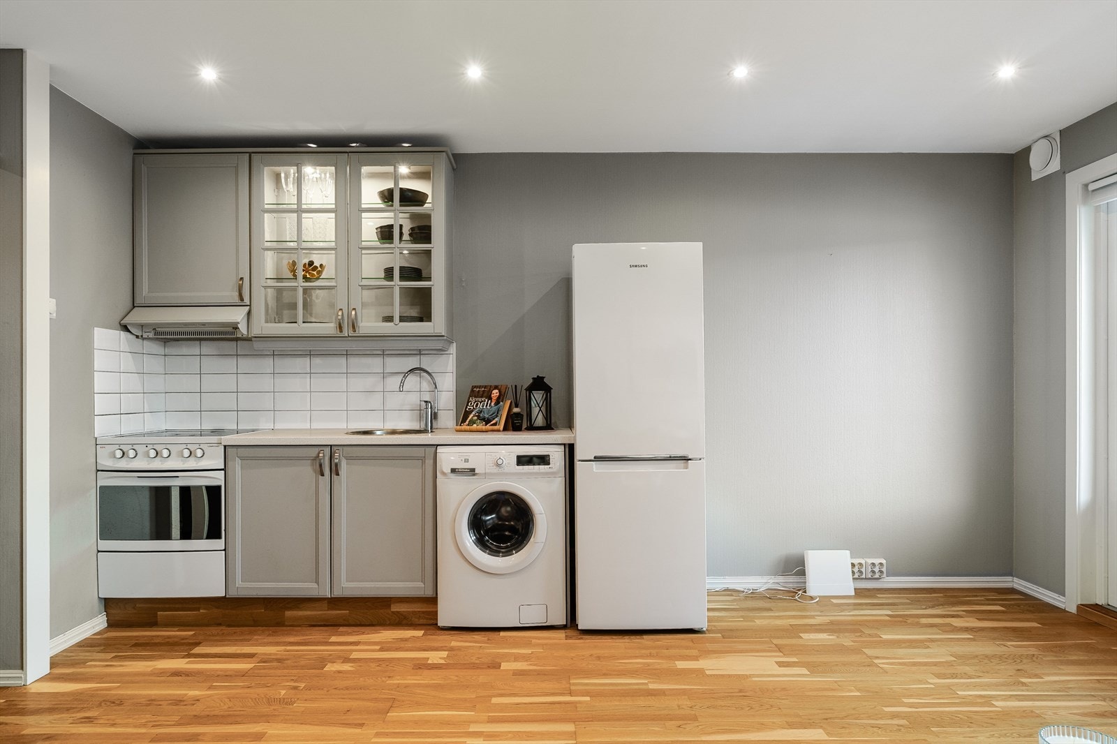 Stue og kjøkken i åpen løsning på ca. 20,5 m². Galleribilde