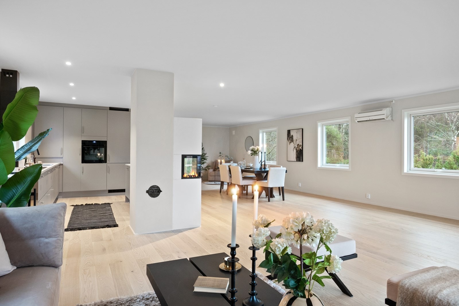 Stuen har peis som gir en koselig atmosfære. Galleribilde