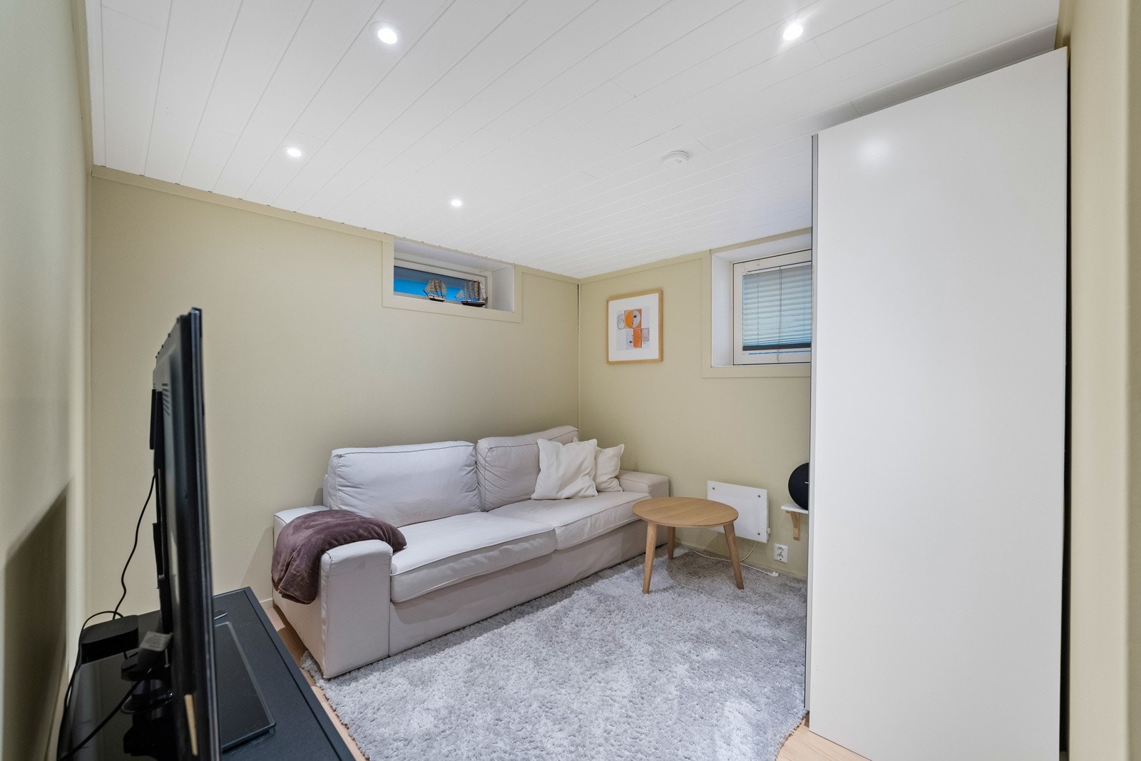 I denne etasjen er det 3 soverom, alle har laminat gulv med varme Galleribilde