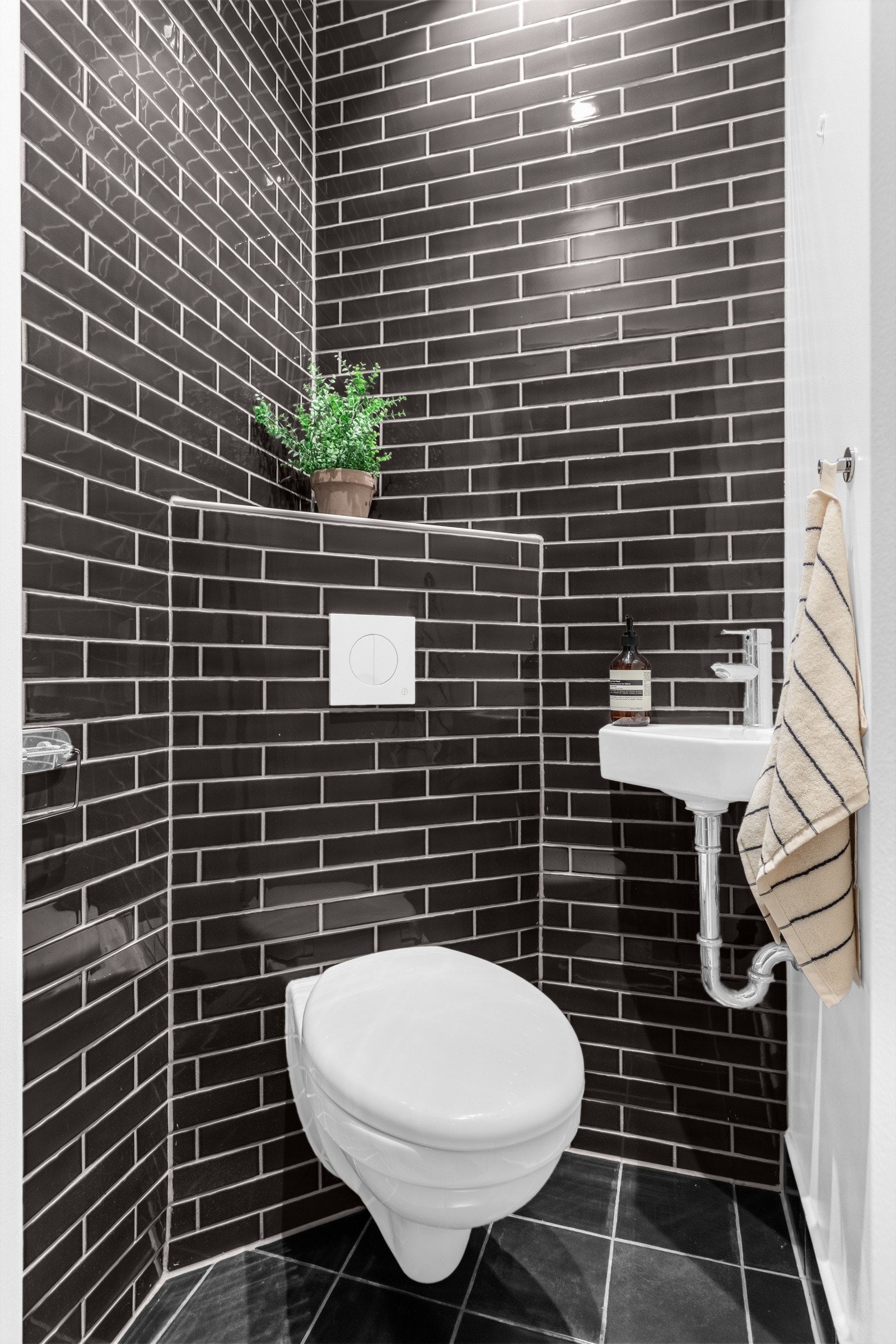 Pent baderom - Pen, separat WC Galleribilde