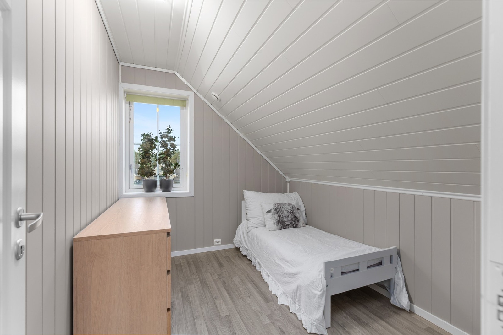 Soverom på 5,5 kvm i andre etasje. Galleribilde