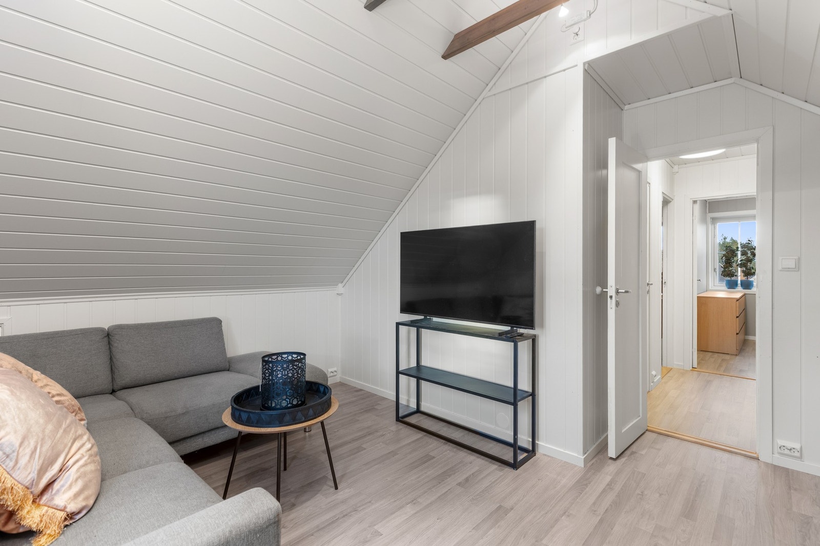 Loftstue. Galleribilde