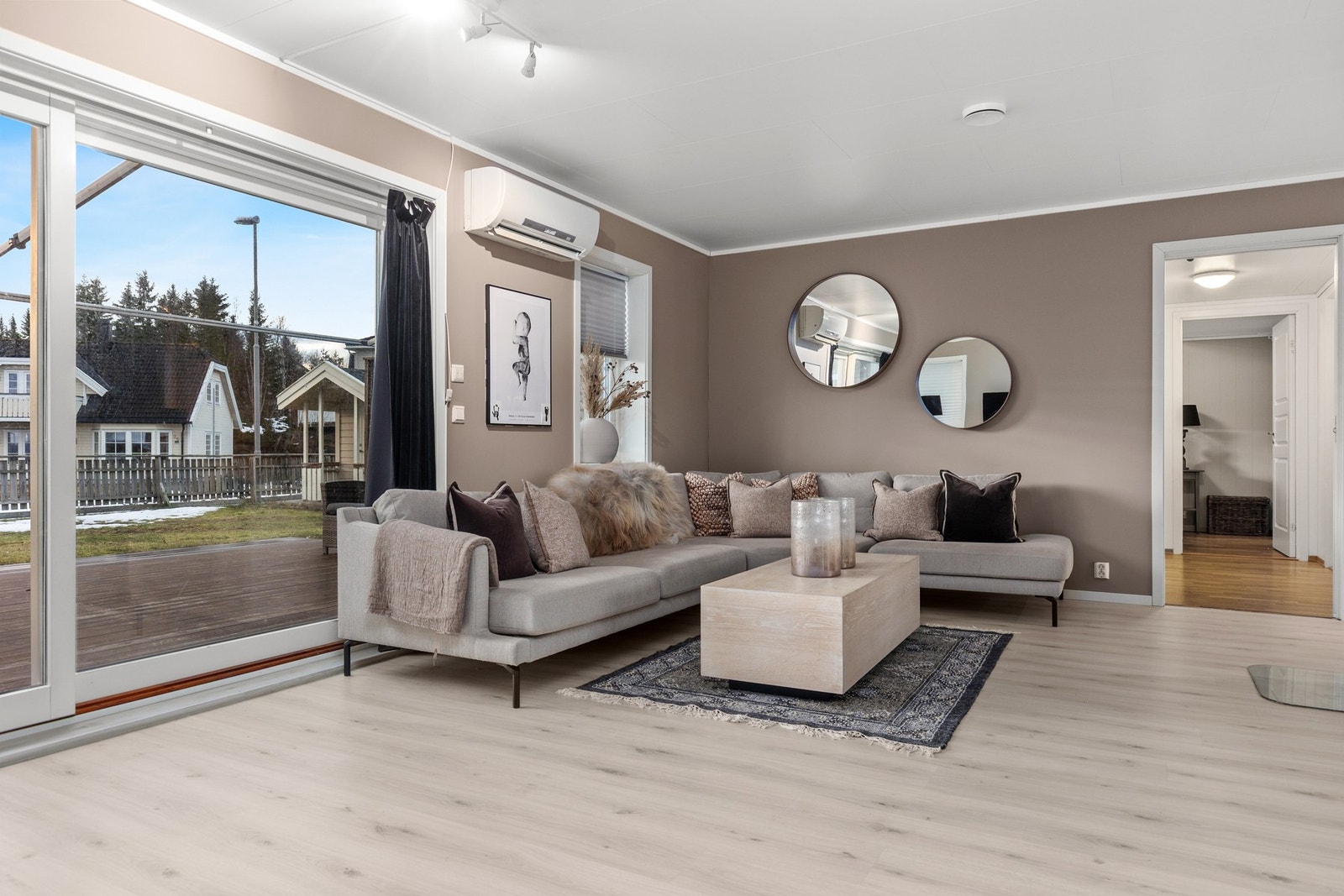 Praktisk utgang til uteområdet fra stue. Galleribilde