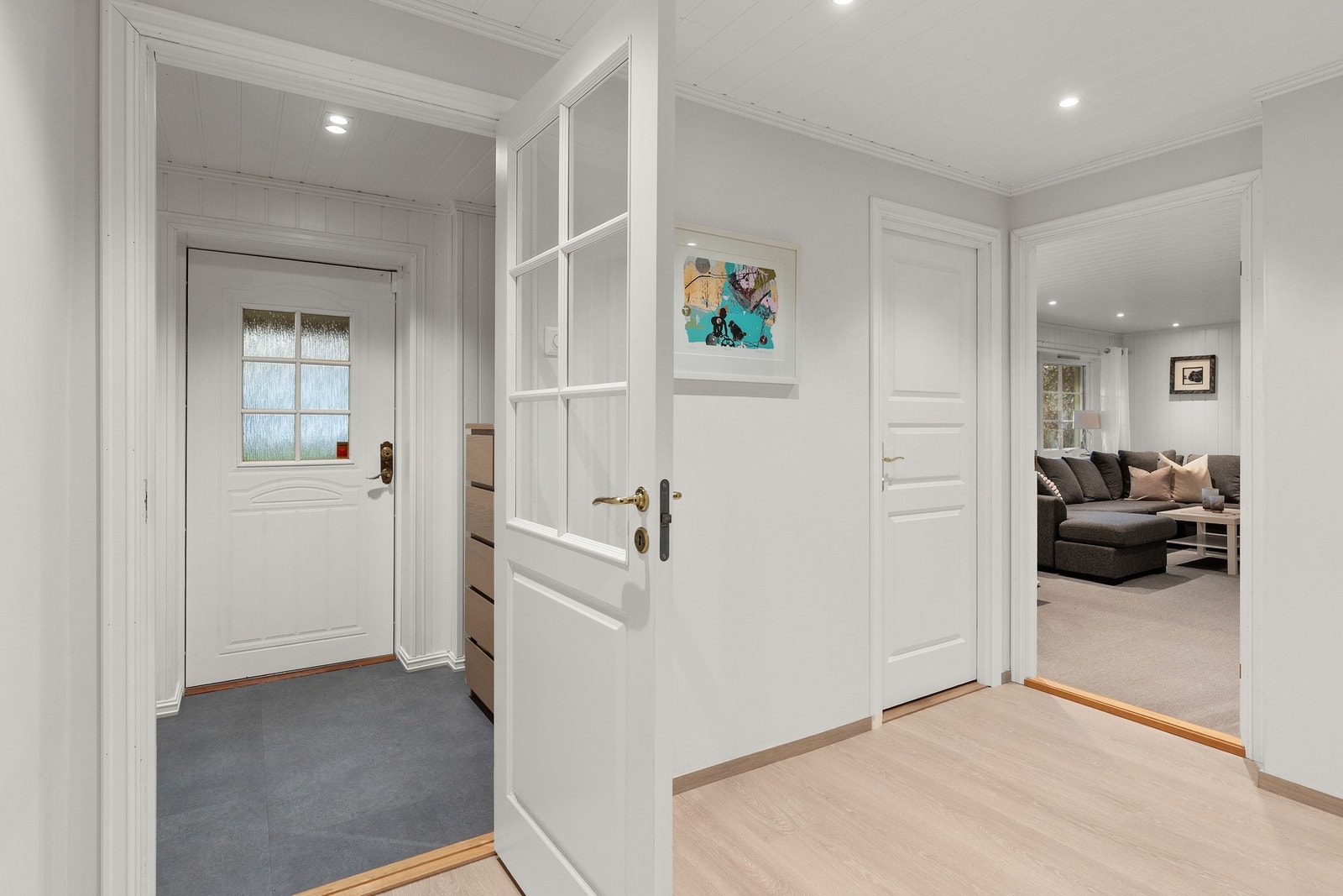 Entre i sokkel på 2,5 kvm. Galleribilde