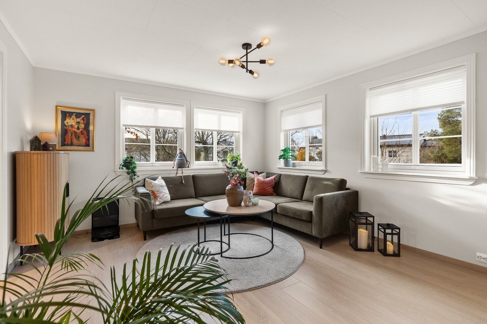 Lys, romslig og praktisk stue på 59 kvm. Galleribilde