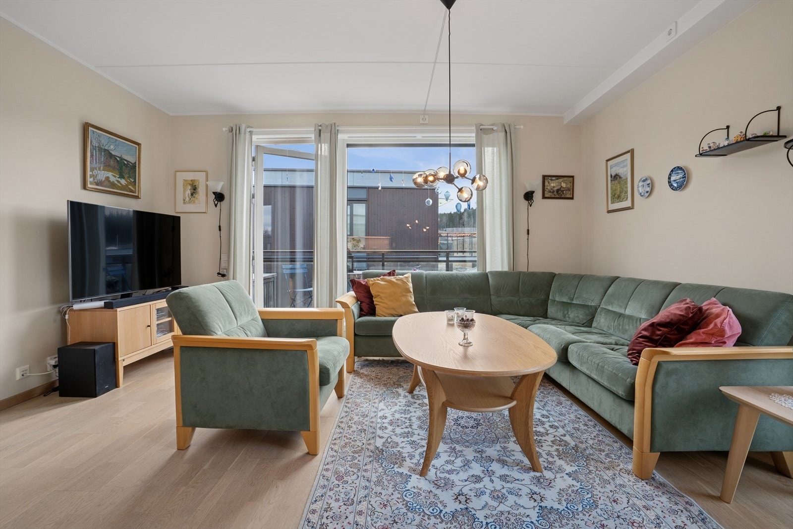 Parkett på gulv og lyse overflater. Galleribilde