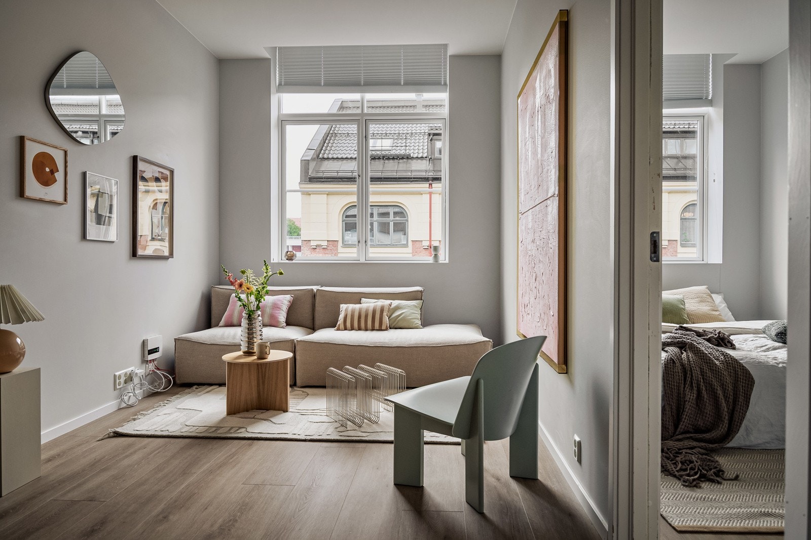 Leiligheten ligger i byggets 2. etasje, og har en svært god planløsning som utnytter hver kvadratmeter til det fulle. Galleribilde