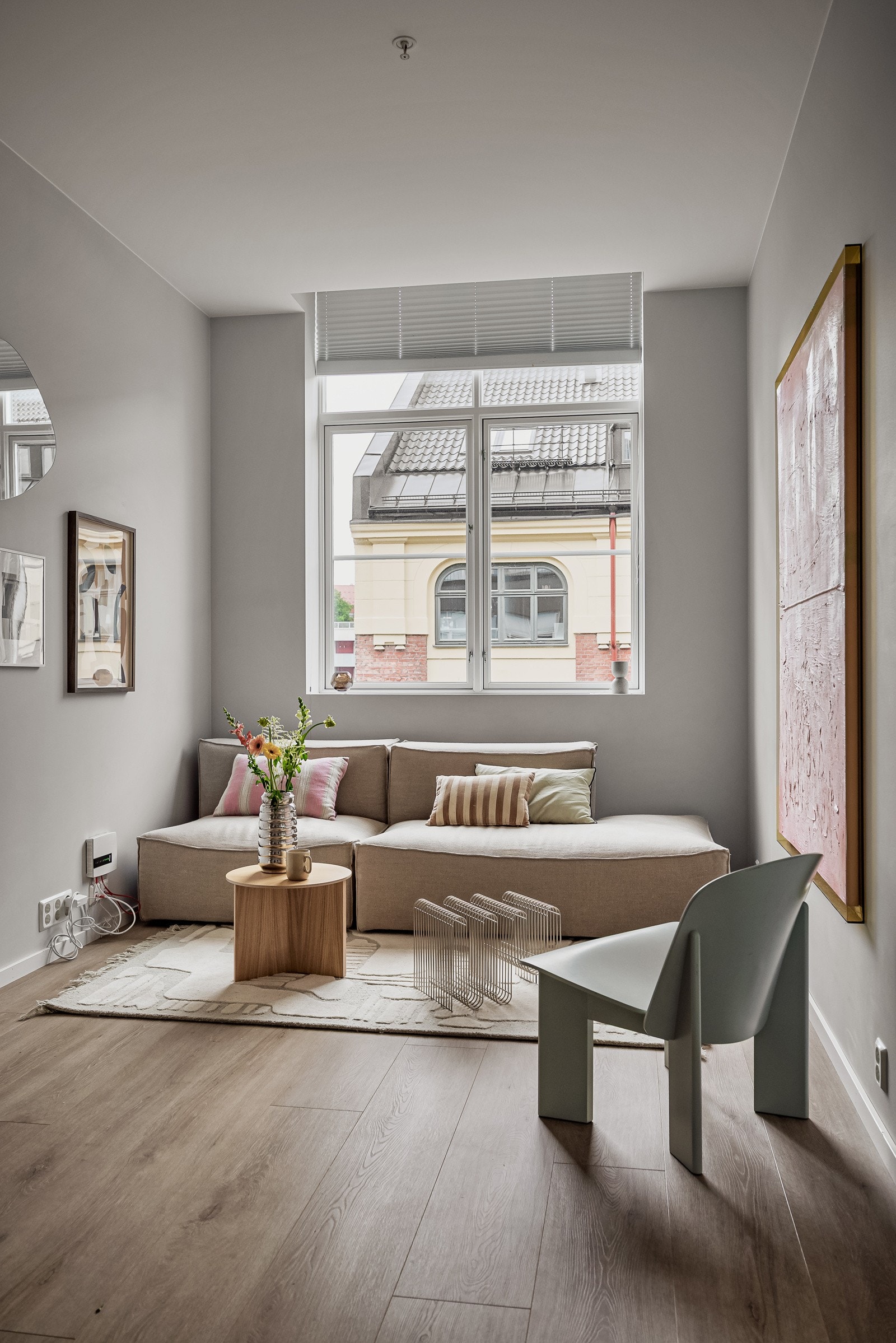 En lys og innbydende 3-roms leilighet med gjennomgående moderne standard. Galleribilde